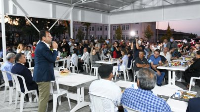 İmamoğlu ve Bozkurt, Erenler Cemevi'nde muharrem lokmasına katıldı