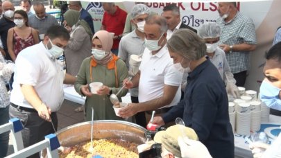 Sultangazi'de aşure yemeyen kalmadı