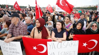 Aşı karşıtları miting yaptı