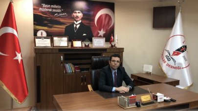 İGD Başkanı Mehmet Mert Ak Parti meclis üyelerine kararnameyi hatırlattı...