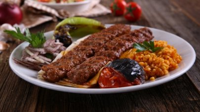 Adana kebap nasıl yapılır? Gelinim Mutfakta Adana kebap tarifi, malzemeleri ve yapılışı