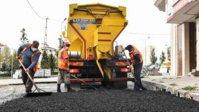 Esenyurt Belediyesi'nin asfalt robotu iş başı yaptı