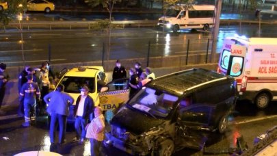 Kadıköy'de zincirleme kaza: 4 yaralı