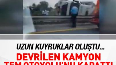 TEM'de kamyon devrildi