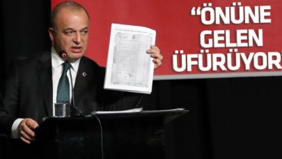 Önüne gelen üfürüyor