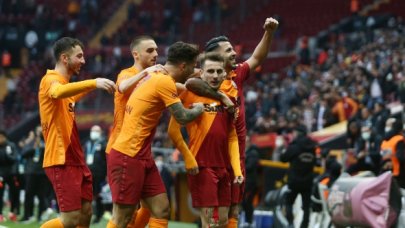 Galatasaray yara sarmaya çalışıyor