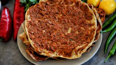 Evde lahmacun nasıl yapılır? Gelinim Mutfakta ev yapımı lahmacun tarifi ve malzemeleri