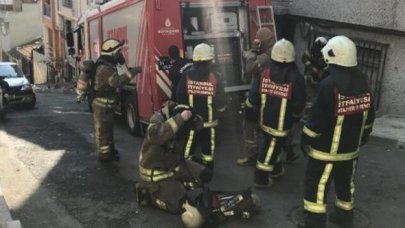 Beyoğlu'ndaki 2 katlı binada yangın