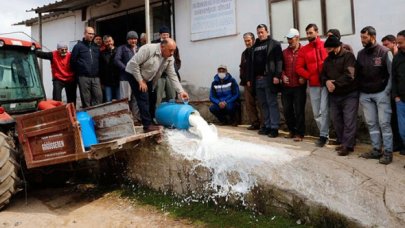 Mandıracılara kızan üreticiler sütleri döktü