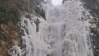 Amasya'da Su Atan Şelalesi dondu