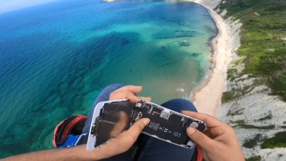 İstanbul'da paramotor uçuşunda havada telefon tamiri yaptı