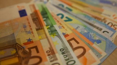 Euro, dolar karşısında 20 yılın en düşük seviyesine indi!