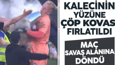 Futbol maçında kalecinin yüzüne çöp kovası fırlatıldı!