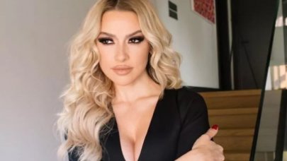 Hadise seksi pozuyla takipçilerini adeta büyüledi!