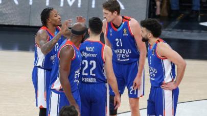 Anadolu Efes'e Play-Off yolunda ağır darbe