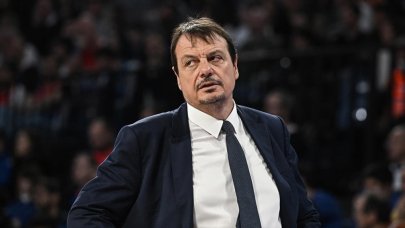 Anadolu Efes Başantrenörü Ergin Ataman, zatürre teşhisiyle hastaneye yatırıldı