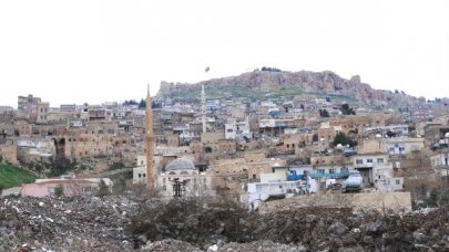 Mardin'de 5 katlı binanın yıkımı yapıldı