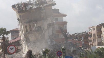 Hatay'da enkaz kaldırma ve yıkım çalışmaları 14 mahallede devam ediyor