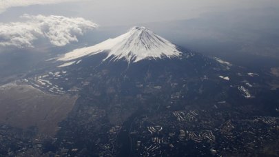 Japonya'da aktif yanardağ Fuji'nin patlaması halinde halka çağrı: Yürüyerek kaçın