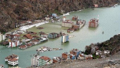 Yusufeli Barajı'nda binaların bir bölümü sular altında kaldı