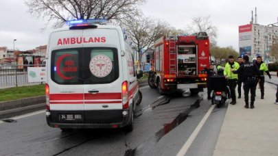 Şişli'de otomobil ağaca çarptı: 3 yaralı