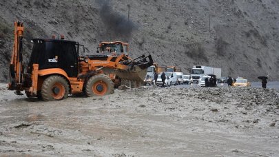 Hakkari-Van kara yolu kapandı