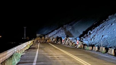 Artvin- Erzurum karayolu heyelanla kapandı