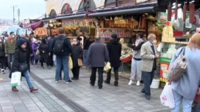 Eminönü'nde yılbaşı hareketliliği