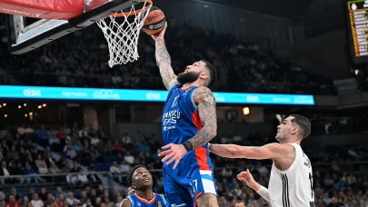 Anadolu Efes, Real Madrid'i İspanya'da devirdi!