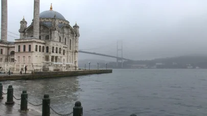 İstanbul Boğazı'nda sis etkili oldu