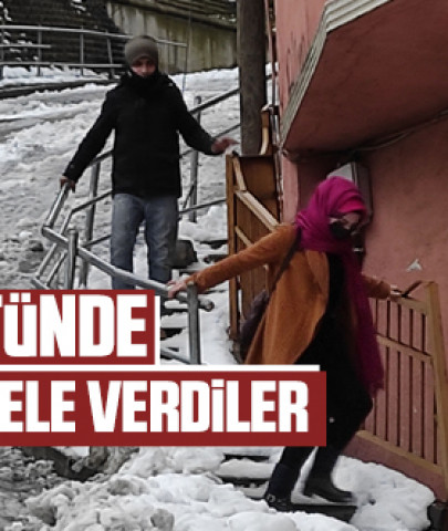 Kağıthane'de vatandaşlar buz üzerinde düşmemek için savaş verdi