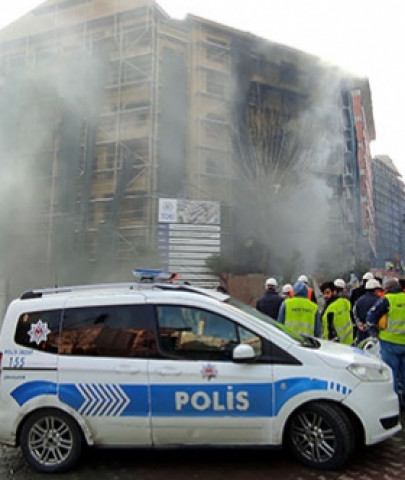 Kağıthane'de inşaat şantiyesinde yangın! Alevler binayı sardı