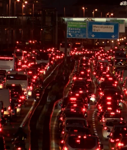 Cuma trafiği çileden çıkardı!