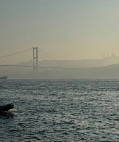 İstanbul Boğazı'nda gemi trafiğine sis engeli!