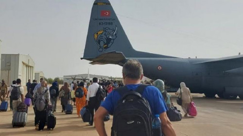 Sudan'da Türkleri tahliye eden uçağa ateş açıldı!