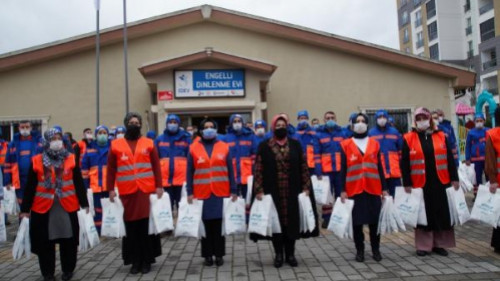 Sancaktepe’de vatandaşlara hijyen seti