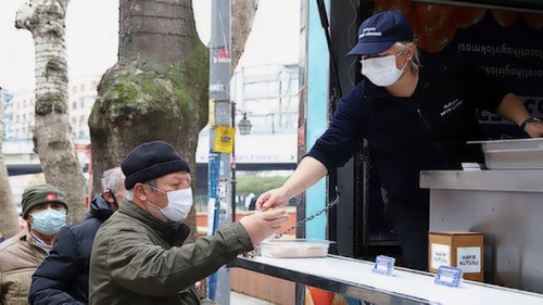 Kartal Belediyesi'nden vatandaşlara kandil simidi ve hayır lokması ikramı