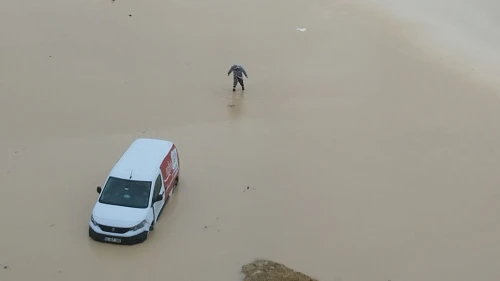 Bursa'da deniz ve kara birleşti, caddeler göle döndü!