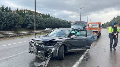 TEM'de korkutan kaza: Otomobiller kontrolden çıktı, 2 yaralı