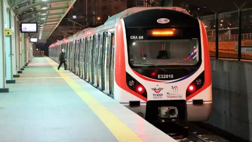 Marmaray'a otomobil düşmesi nedeniyle seferler yapılamıyor!