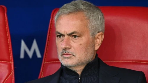 Jose Mourinho'dan ŞOK 5 DEĞİŞİKLİK! Fenerbahçe, Slavia Prag Karşısında Yeni Bir Yüzle Sahada!