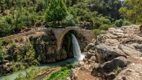 Clandras Köprüsü'nü Kim Yaptı? Clandras Köprüsü’ne Nasıl Gidilir? Uşak ile Clandras Köprüsü arası kaç km?