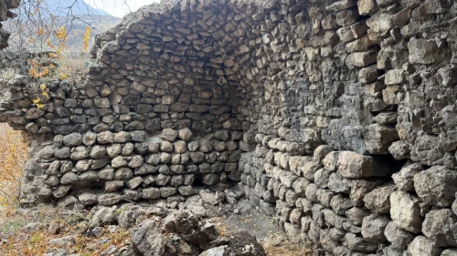 Nemrut Dağı Eteklerinde Yaklaşık 750 Yıllık Han ve Köprü Bulundu