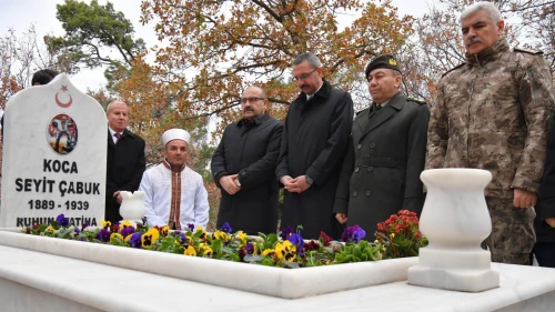 Çanakkale Savaşı kahramanı Seyit Onbaşı, mezarı başında anıldı