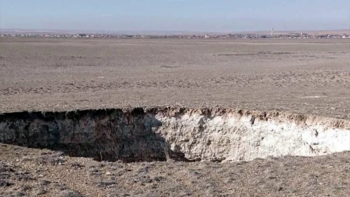 Konya'da 13 Metre Derinliğinde 15 Metre Çapında Obruk Oluştu!