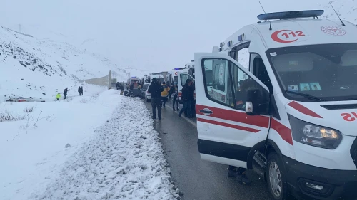 Erzincan'da Yolcu Otobüsü Şarampole Devrildi! Kaç Kişi Yaralandı, Can Kaybı Var Mı?