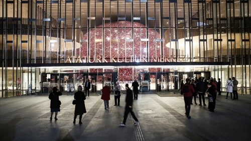 İstanbul'da Hafta Sonu Hangi Konserler Var, Hangi Tiyatro Oyunları Oynanacak? Sanatseverler İçin Etkinlik Takvimi