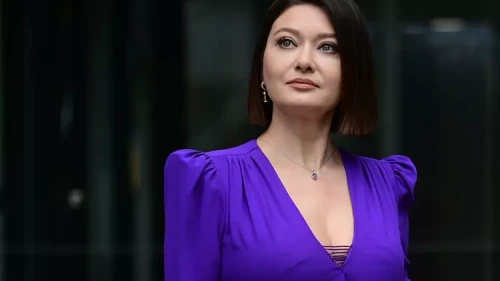 Nurgül Yeşilçay Başörtü takıp camileri gezdi!