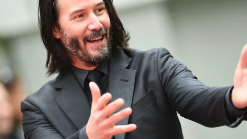 Keanu Reeves’ten Şok İtiraf! Matrix'teki O Kırmızı Hap Hala Elinde! Film Setlerinden Aldığı İlginç Hatıralar Ortaya Çıktı!