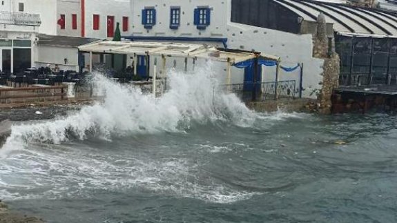 Bodrum'da Fırtına; Dalgaların Boyu 3 Metreye Ulaştı